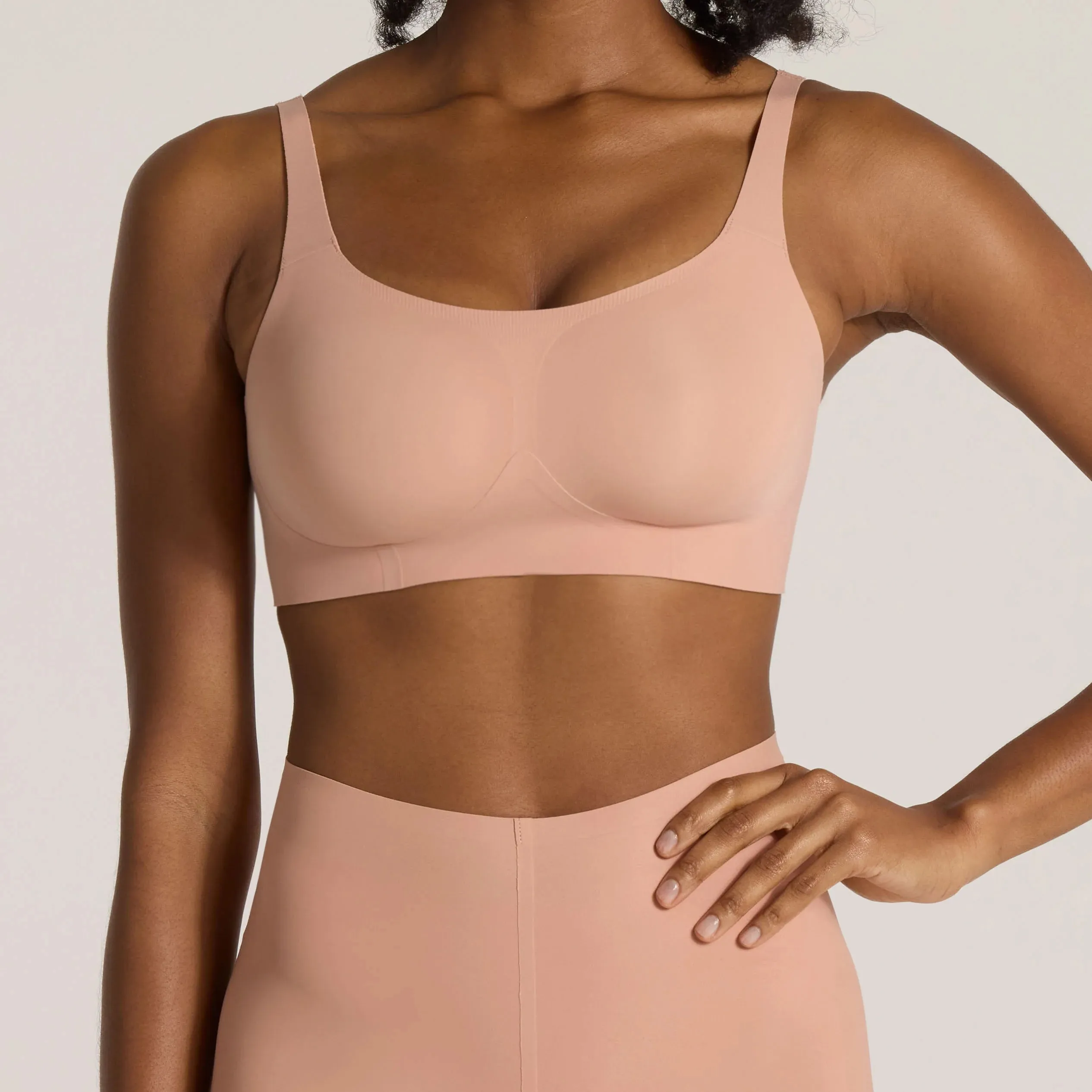 Evelyn Bobbie Structured Scoop Wireless Bra