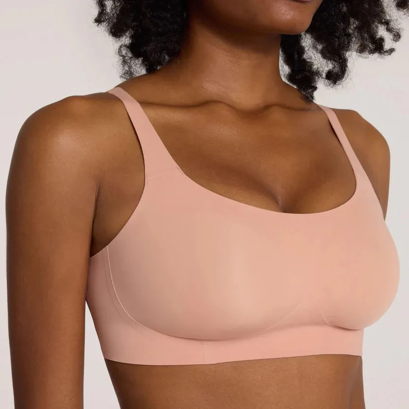Evelyn Bobbie Structured Scoop Wireless Bra